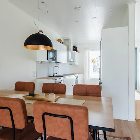 Spacious Townhouse Hosted By Hygge Host